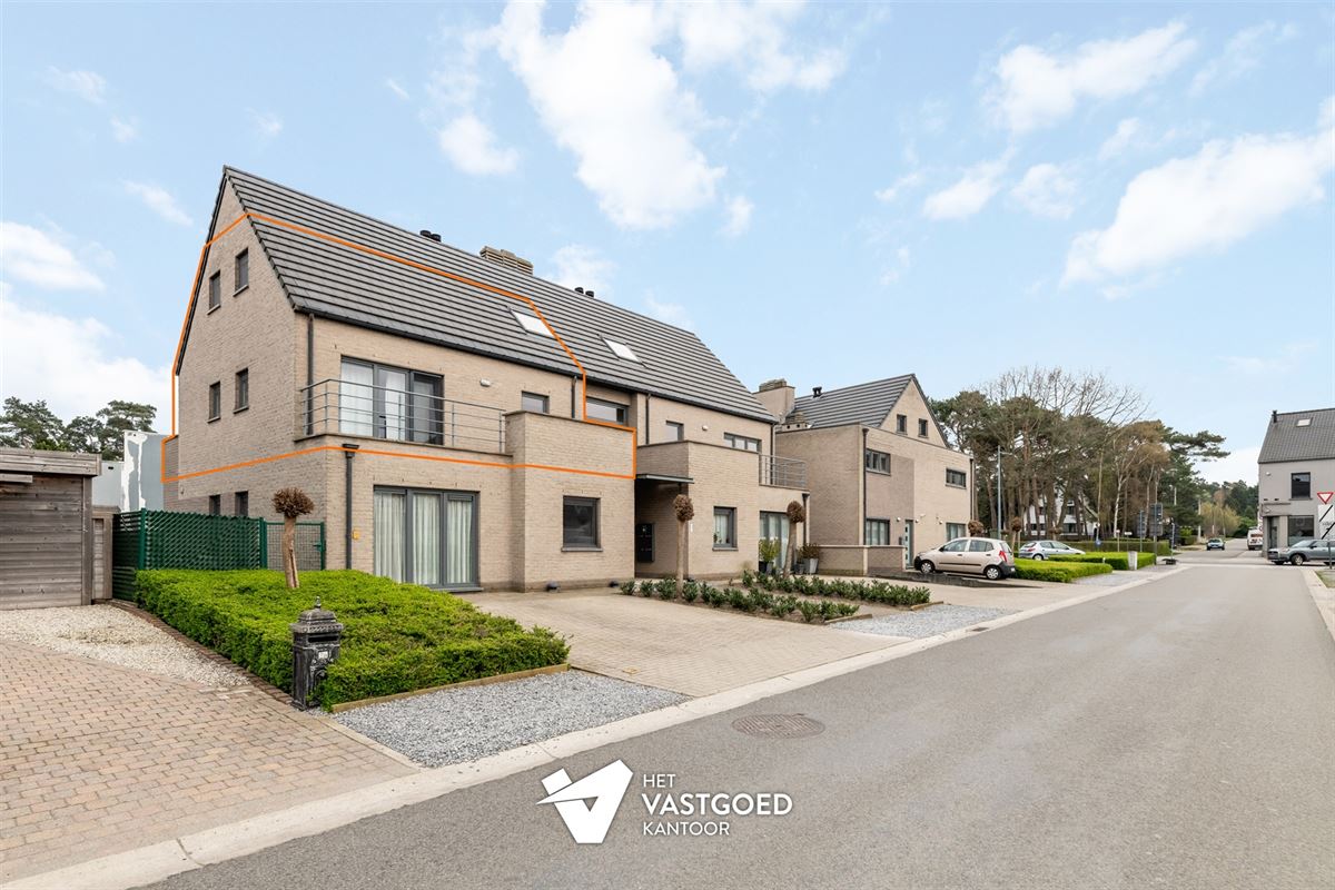 ZEER RUIM DUPLEX APPARTEMENT (149M²) MET 3 SLAAPKAMERS, TERRAS EN 2 AUTOSTAANPLAATSEN TE HAM