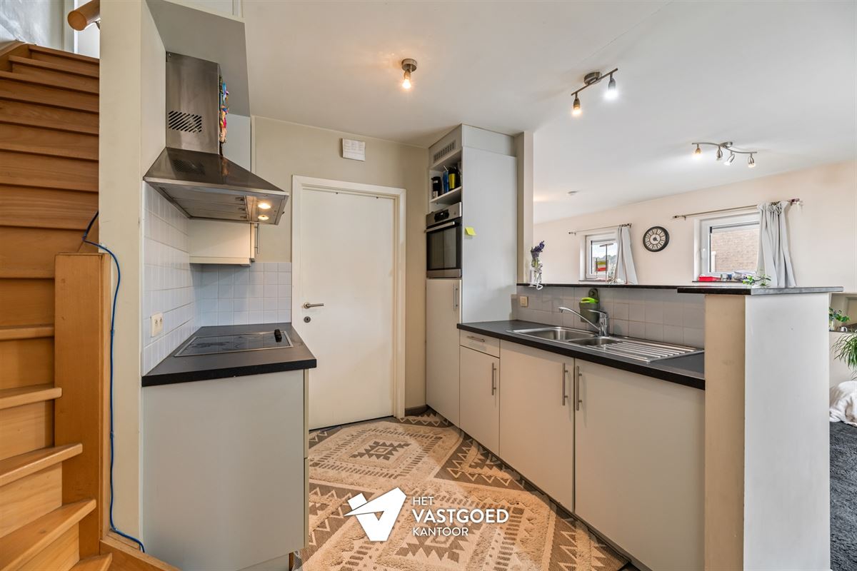 ZEER RUIM DUPLEX APPARTEMENT (149M²) MET 3 SLAAPKAMERS, TERRAS EN 2 AUTOSTAANPLAATSEN TE HAM