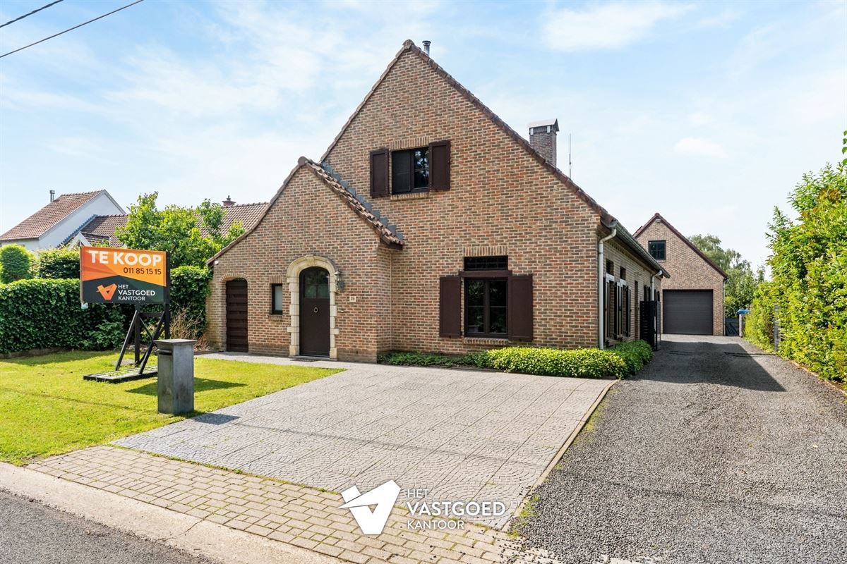 RUIME GEZINSWONING IN ZEER GEGEERDE WIJK IN VIVERSEL MET PRACHTIG AANGELEGDE TUIN EN WERKHUIS.