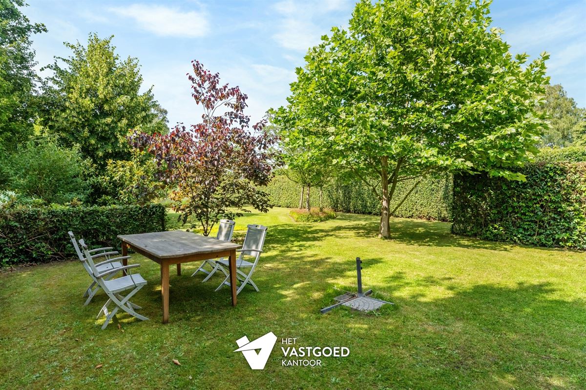 RUIME GEZINSWONING IN ZEER GEGEERDE WIJK IN VIVERSEL MET PRACHTIG AANGELEGDE TUIN EN WERKHUIS.