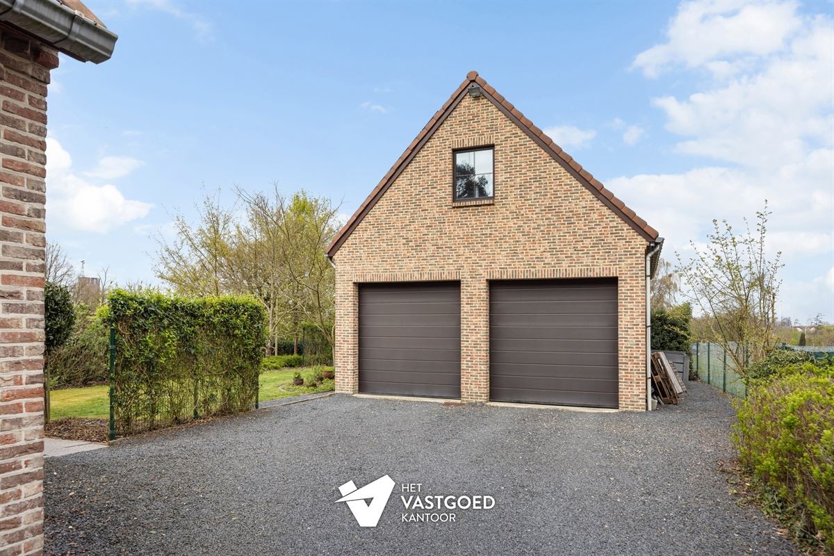 PERFECT ONDERHOUDEN WONING MET 6 SLAAPKAMERS EN WERKHUIS/GARAGE IN GROENE OMGEVING TE VIVERSEL