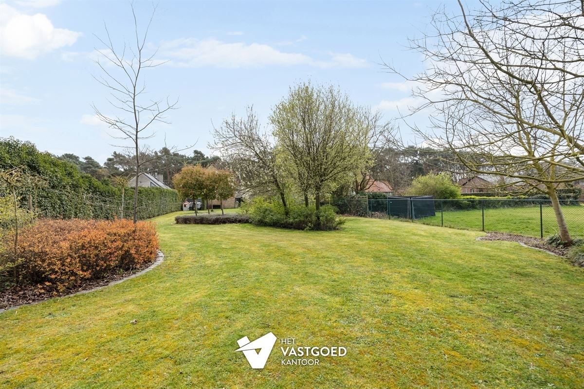PERFECT ONDERHOUDEN WONING MET 6 SLAAPKAMERS EN WERKHUIS/GARAGE IN GROENE OMGEVING TE VIVERSEL