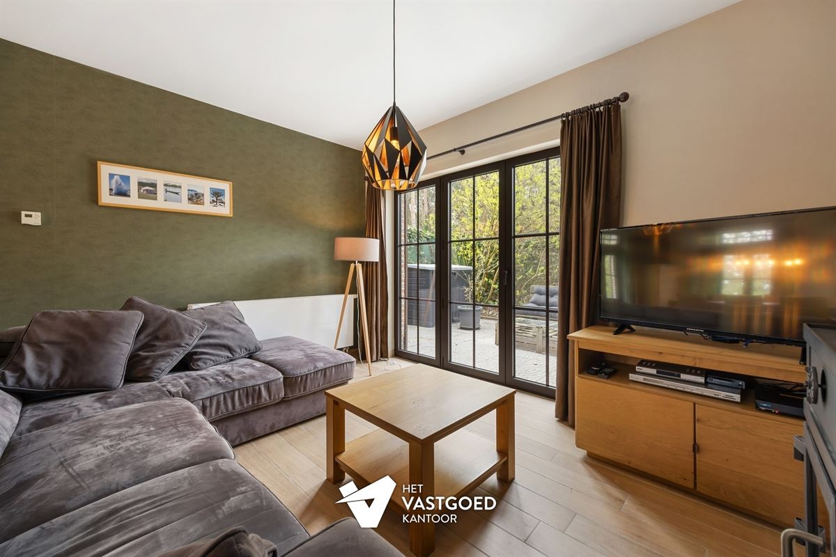 PERFECT ONDERHOUDEN WONING MET 6 SLAAPKAMERS EN WERKHUIS/GARAGE IN GROENE OMGEVING TE VIVERSEL