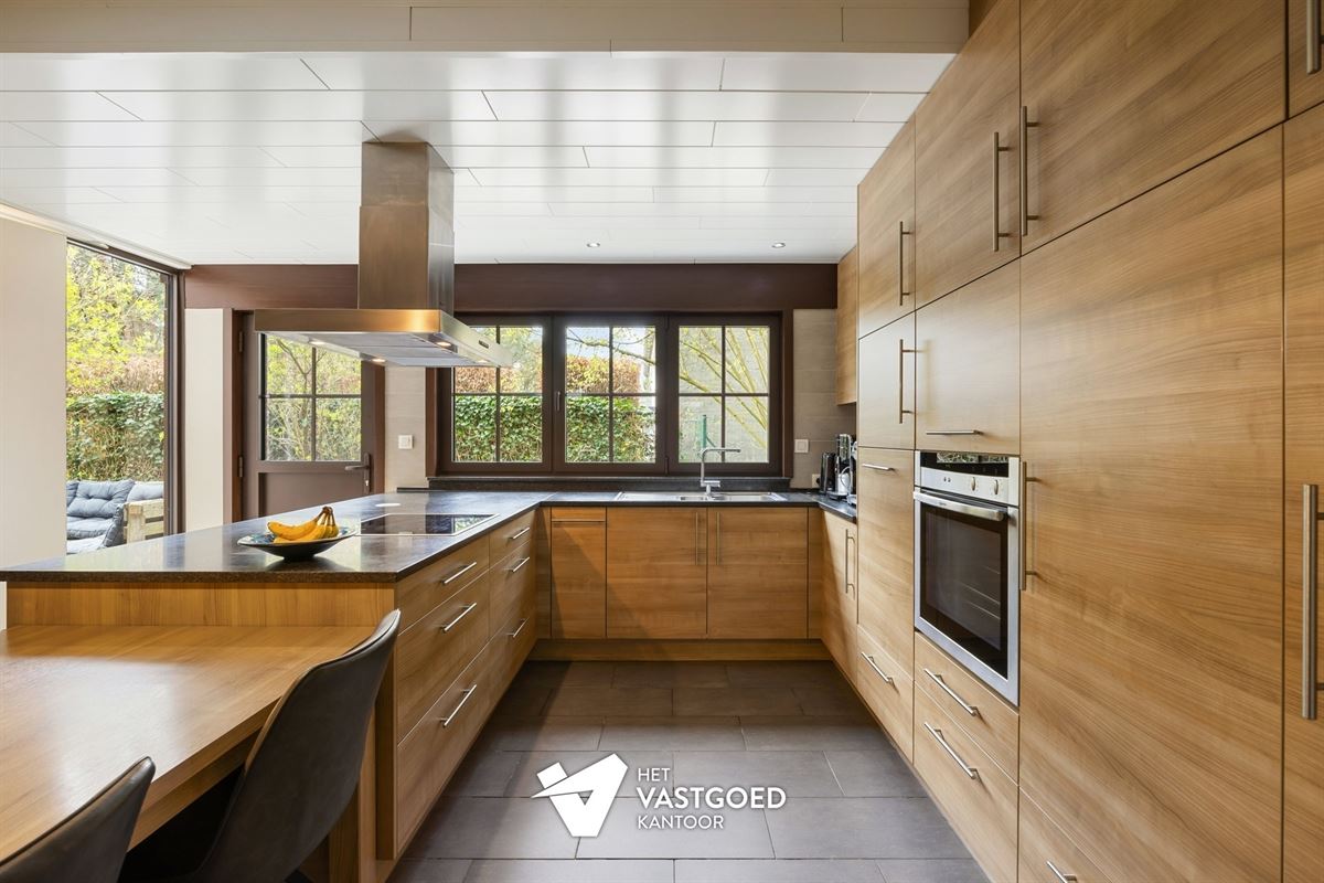 PERFECT ONDERHOUDEN WONING MET 6 SLAAPKAMERS EN WERKHUIS/GARAGE IN GROENE OMGEVING TE VIVERSEL