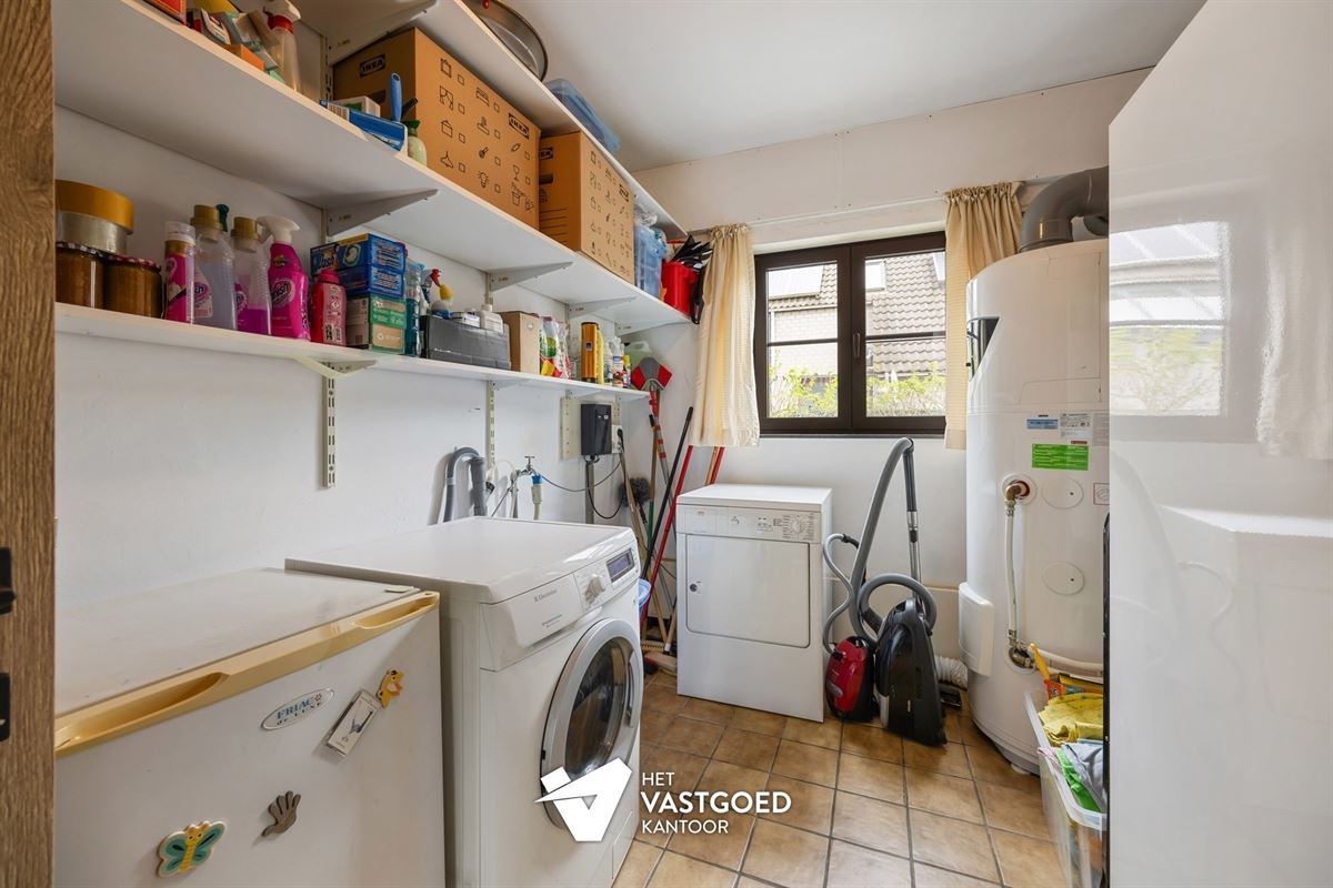 PERFECT ONDERHOUDEN WONING MET 6 SLAAPKAMERS EN WERKHUIS/GARAGE IN GROENE OMGEVING TE VIVERSEL