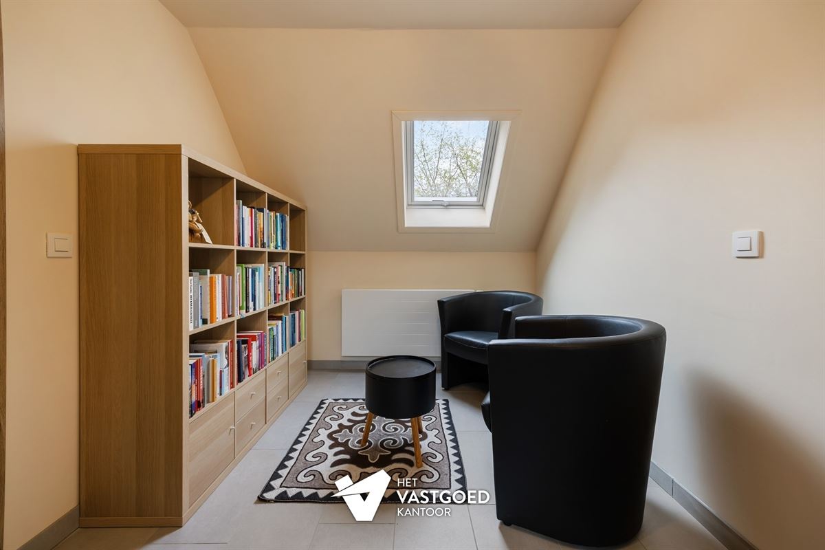 PERFECT ONDERHOUDEN WONING MET 6 SLAAPKAMERS EN WERKHUIS/GARAGE IN GROENE OMGEVING TE VIVERSEL