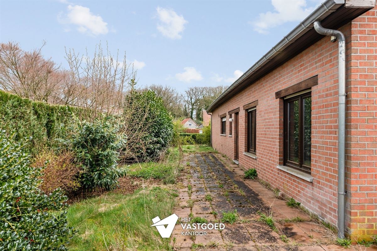 TE RENOVEREN WONING MET 3 SLAAPKAMERS RUSTIG GELEGEN OP EEN PERCEEL VAN 760M² TE LEOPOLDSBURG