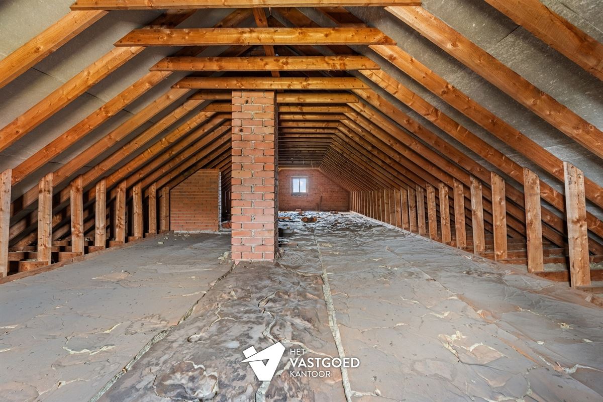 TE RENOVEREN WONING MET 3 SLAAPKAMERS RUSTIG GELEGEN OP EEN PERCEEL VAN 760M² TE LEOPOLDSBURG