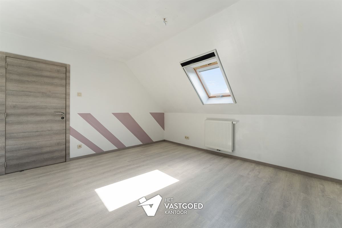 RECENT GERENOVEERDE RUIME WONING (220M²) MET 5 SLAAPKAMERS EN TUIN MET TUINKAMER TE BERINGEN