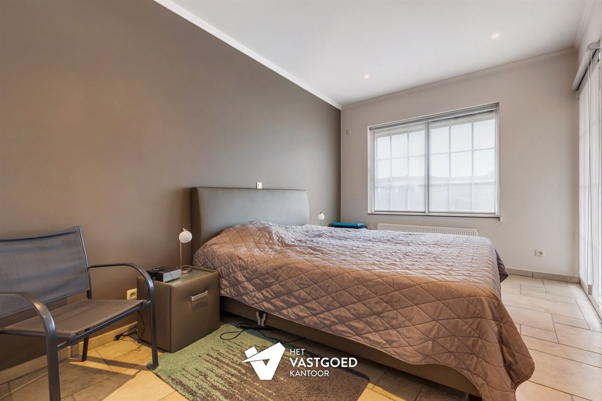 PERFECT ONDERHOUDEN GELIJKVLOERS APPARTEMENT (135M²) MET 2 SLAAPKAMERS + DRESSING EN TERRAS TE LAAKDAL