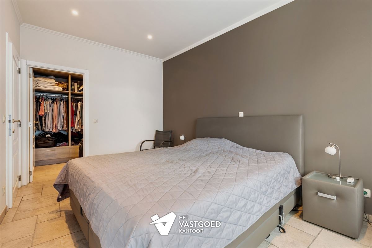 PERFECT ONDERHOUDEN GELIJKVLOERS APPARTEMENT (135M²) MET 2 SLAAPKAMERS + DRESSING EN TERRAS TE LAAKDAL