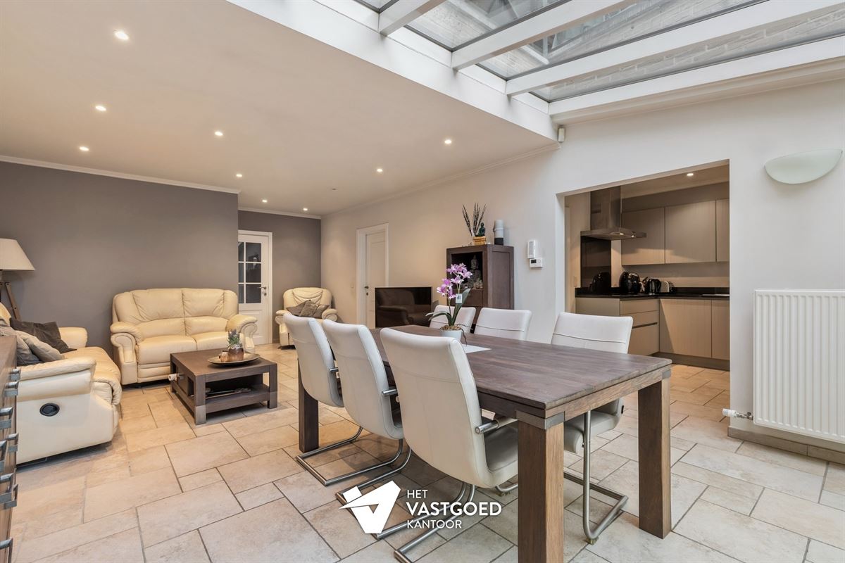 PERFECT ONDERHOUDEN GELIJKVLOERS APPARTEMENT (135M²) MET 2 SLAAPKAMERS + DRESSING EN TERRAS TE LAAKDAL