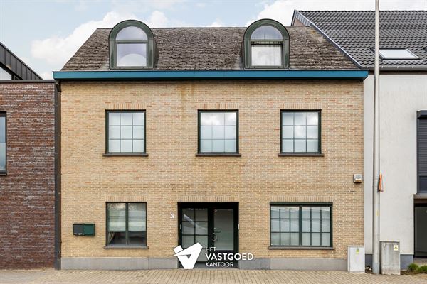 PERFECT ONDERHOUDEN GELIJKVLOERS APPARTEMENT (135M²) MET 2 SLAAPKAMERS + DRESSING EN TERRAS TE LAAKDAL