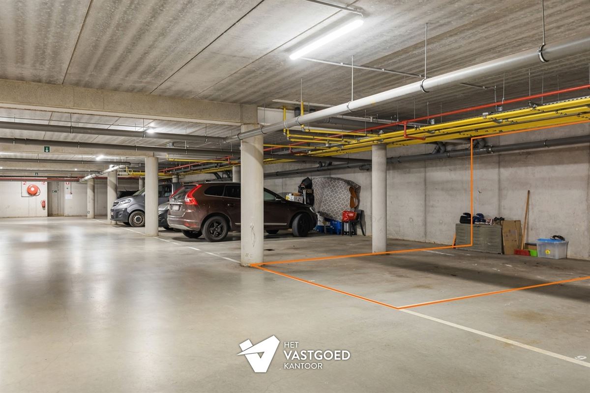 ZEER RUIM EN LICHTRIJK DUPLEX APPARTEMENT (149M²) MET 2 SLAAPKAMERS EN LEUKE VERANDA MET 2 TERRASSEN TE LAAKDAL