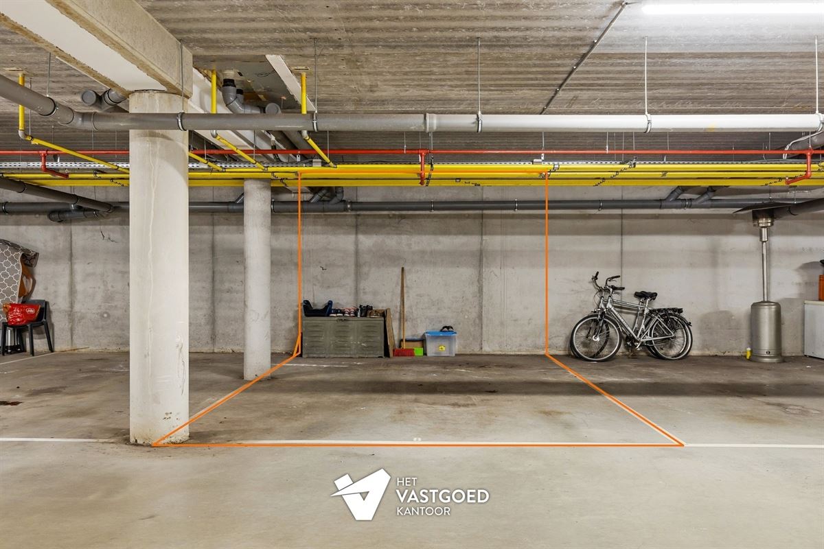 ZEER RUIM EN LICHTRIJK DUPLEX APPARTEMENT (149M²) MET 2 SLAAPKAMERS EN LEUKE VERANDA MET 2 TERRASSEN TE LAAKDAL
