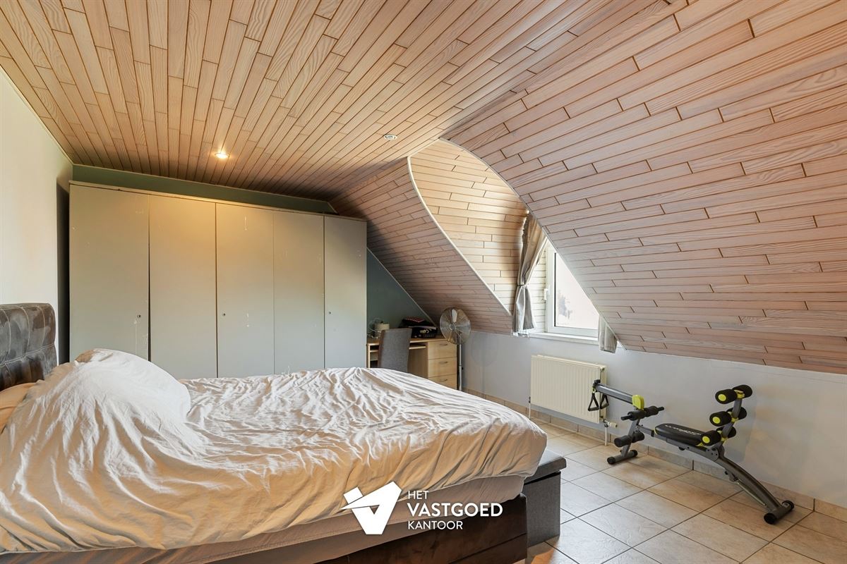 ZEER RUIM EN LICHTRIJK DUPLEX APPARTEMENT (149M²) MET 2 SLAAPKAMERS EN LEUKE VERANDA MET 2 TERRASSEN TE LAAKDAL