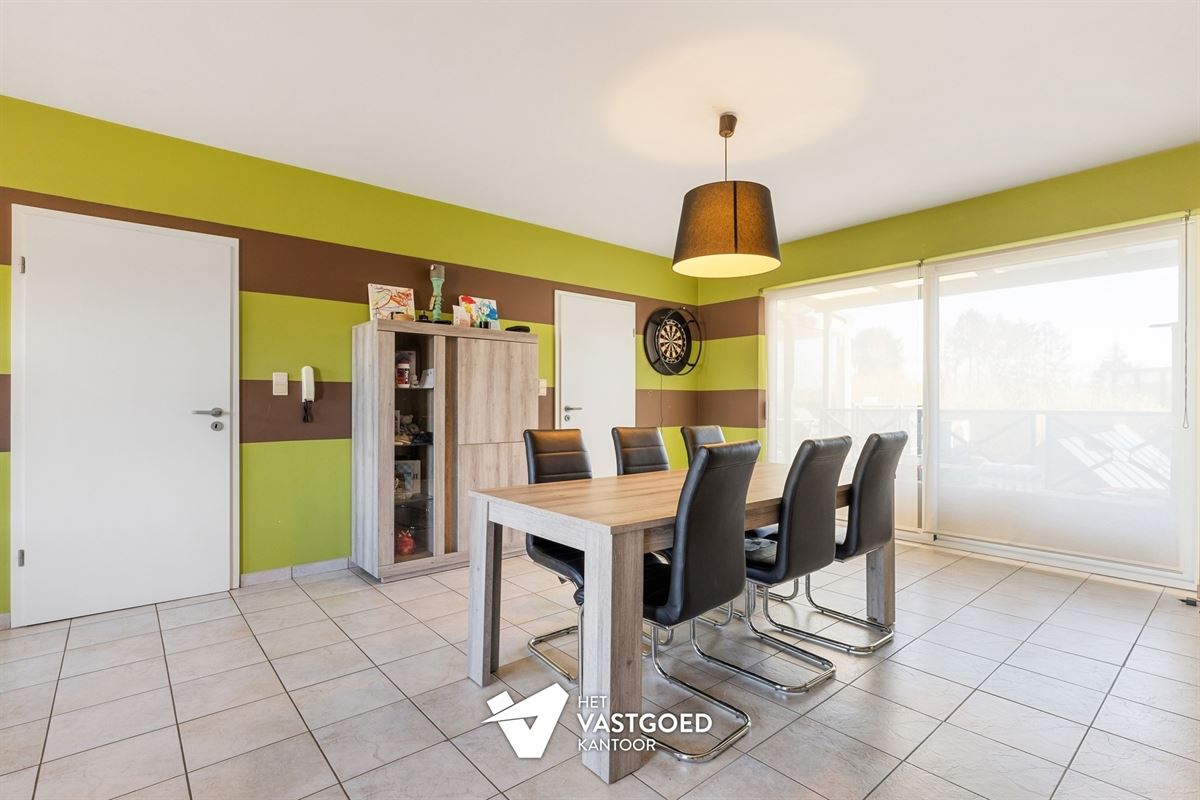 ZEER RUIM EN LICHTRIJK DUPLEX APPARTEMENT (149M²) MET 2 SLAAPKAMERS EN LEUKE VERANDA MET 2 TERRASSEN TE LAAKDAL