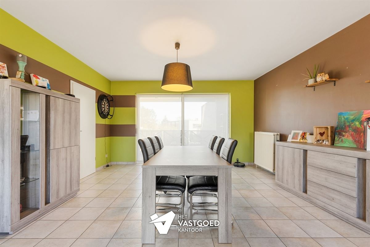 ZEER RUIM EN LICHTRIJK DUPLEX APPARTEMENT (149M²) MET 2 SLAAPKAMERS EN LEUKE VERANDA MET 2 TERRASSEN TE LAAKDAL