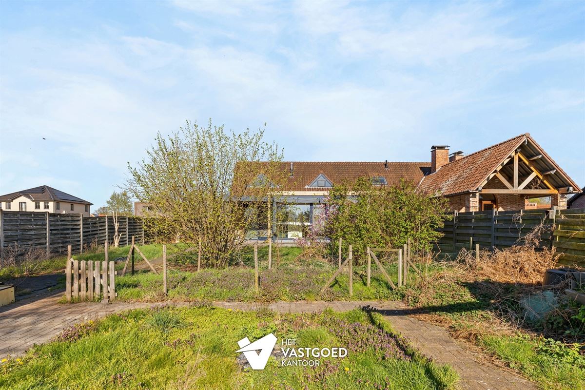 ZEER RUIME WONING MET TAL VAN MOGELIJKHEDEN OP BREED PERCEEL VAN 15 ARE TE KOERSEL