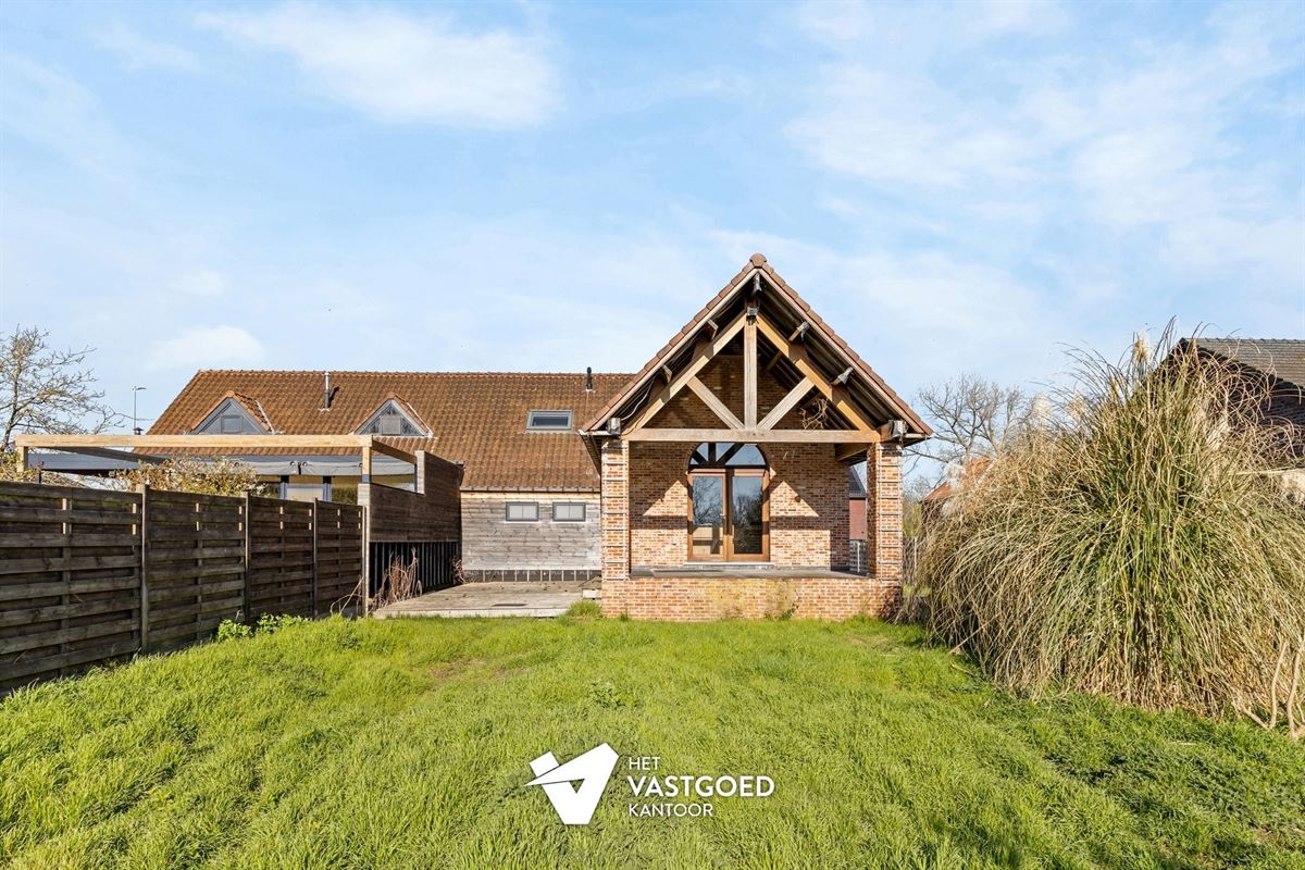 ZEER RUIME WONING MET TAL VAN MOGELIJKHEDEN OP BREED PERCEEL VAN 15 ARE TE KOERSEL