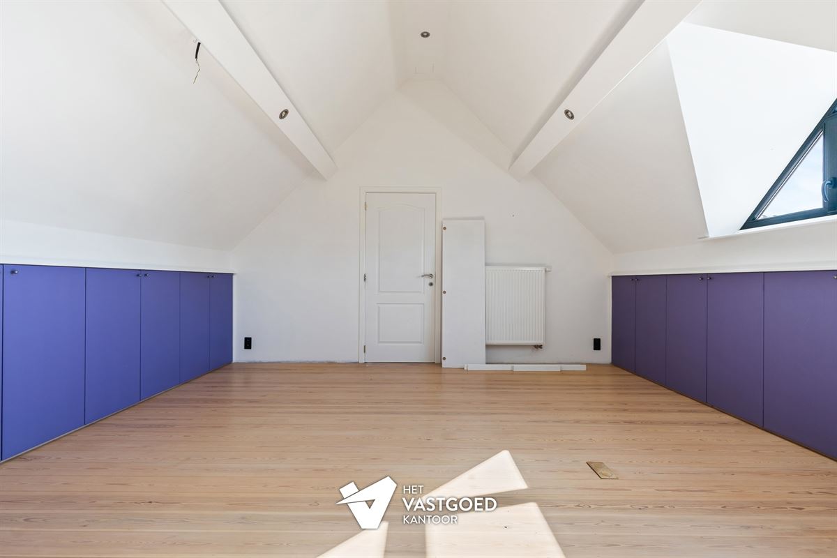 ZEER RUIME WONING MET TAL VAN MOGELIJKHEDEN OP BREED PERCEEL VAN 15 ARE TE KOERSEL