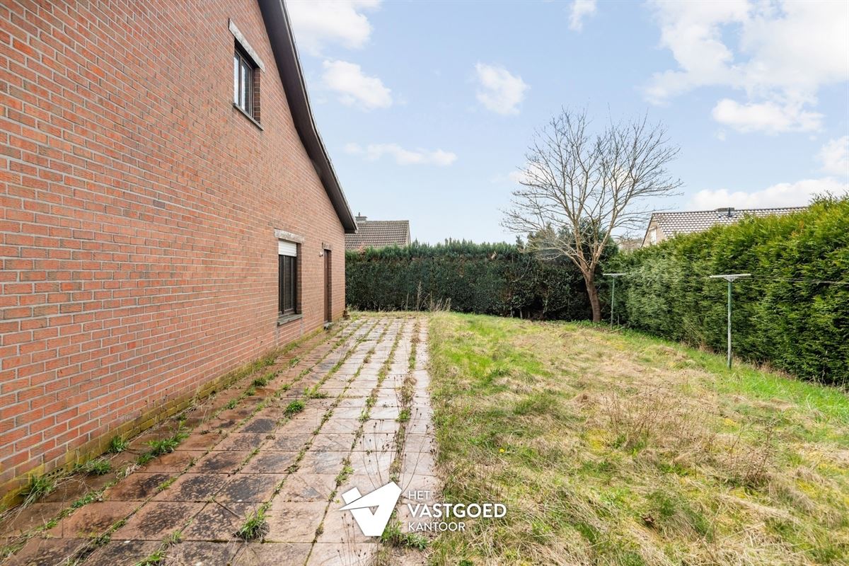 TE RENOVEREN WONING MET 3 SLAAPKAMERS RUSTIG GELEGEN OP EEN PERCEEL VAN 760M² TE LEOPOLDSBURG