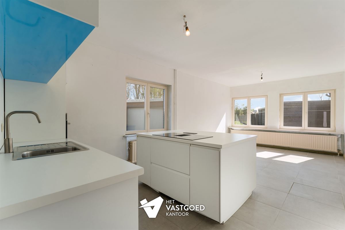 RECENT GERENOVEERDE RUIME WONING (220M²) MET 5 SLAAPKAMERS EN TUIN MET TUINKAMER TE BERINGEN