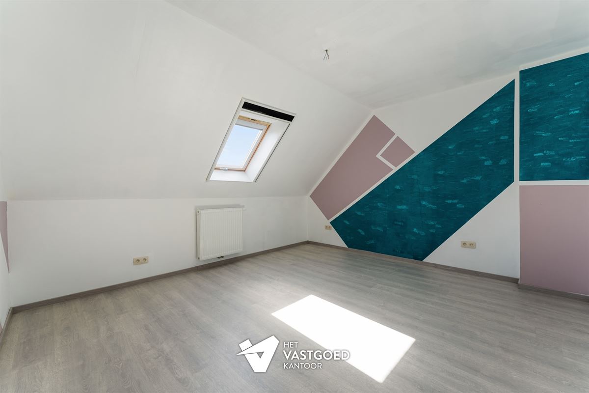 RECENT GERENOVEERDE RUIME WONING (220M²) MET 5 SLAAPKAMERS EN TUIN MET TUINKAMER TE BERINGEN