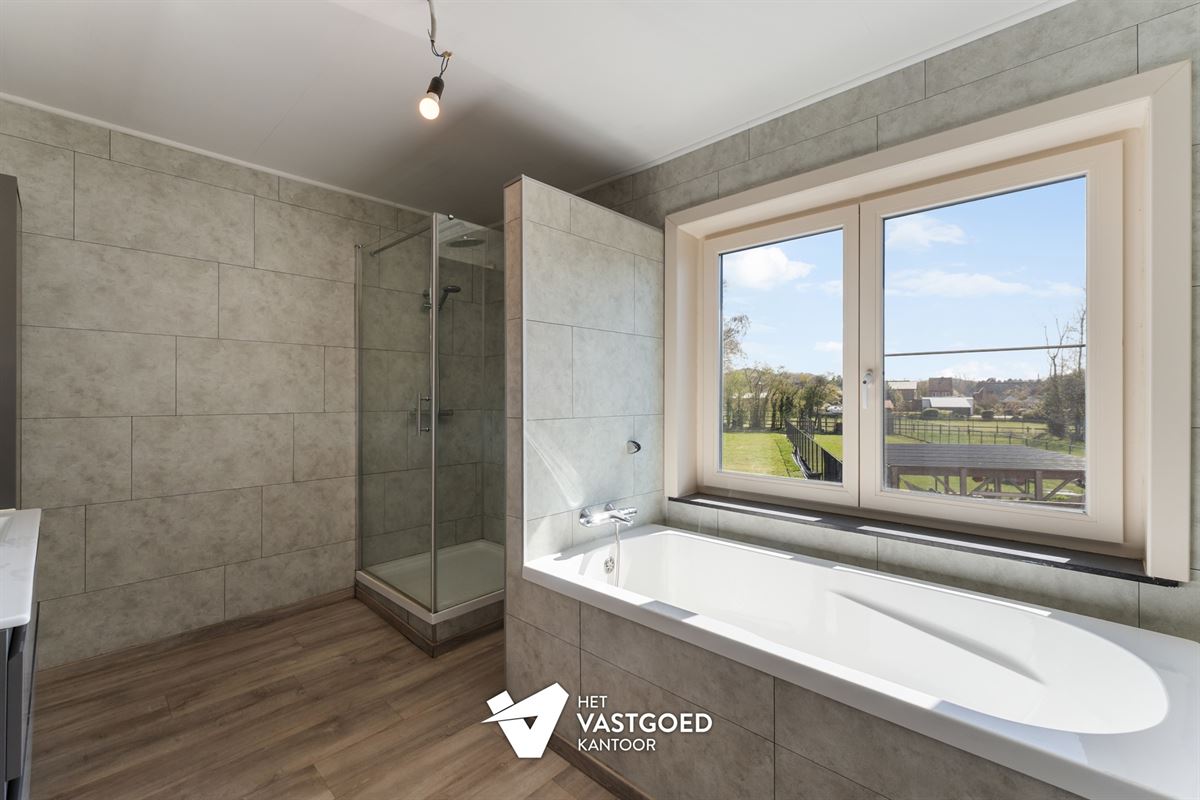 RECENT GERENOVEERDE RUIME WONING (220M²) MET 5 SLAAPKAMERS EN TUIN MET TUINKAMER TE BERINGEN
