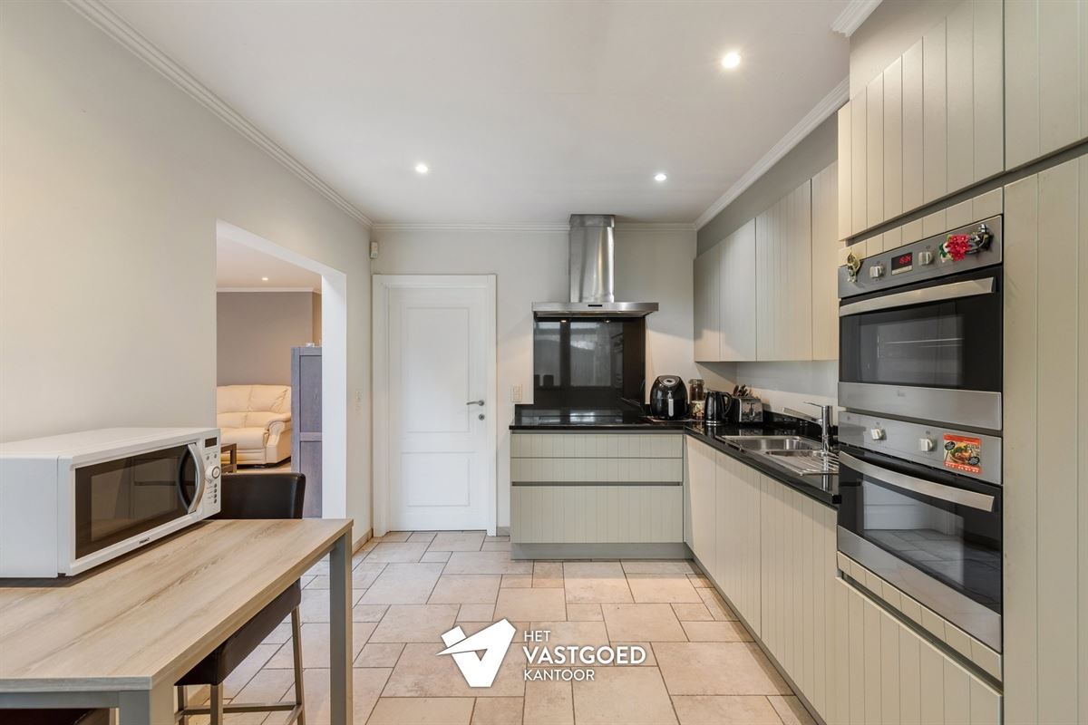 PERFECT ONDERHOUDEN GELIJKVLOERS APPARTEMENT (135M²) MET 2 SLAAPKAMERS + DRESSING EN TERRAS TE LAAKDAL