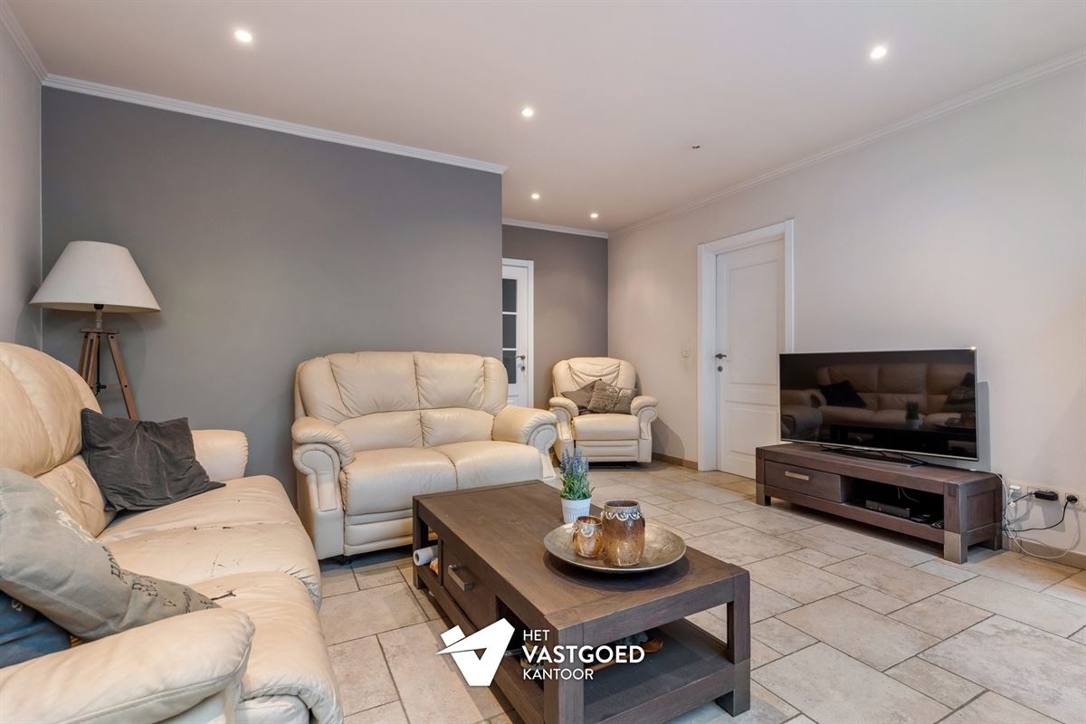 PERFECT ONDERHOUDEN GELIJKVLOERS APPARTEMENT (135M²) MET 2 SLAAPKAMERS + DRESSING EN TERRAS TE LAAKDAL