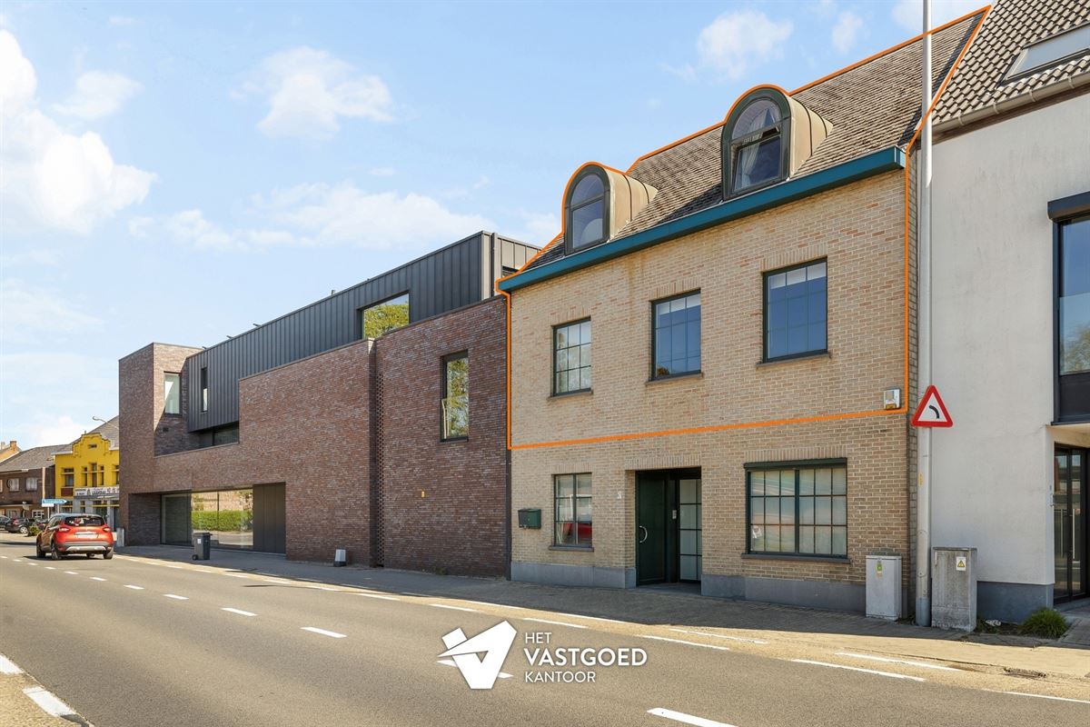 ZEER RUIM EN LICHTRIJK DUPLEX APPARTEMENT (149M²) MET 2 SLAAPKAMERS EN LEUKE VERANDA MET 2 TERRASSEN TE LAAKDAL