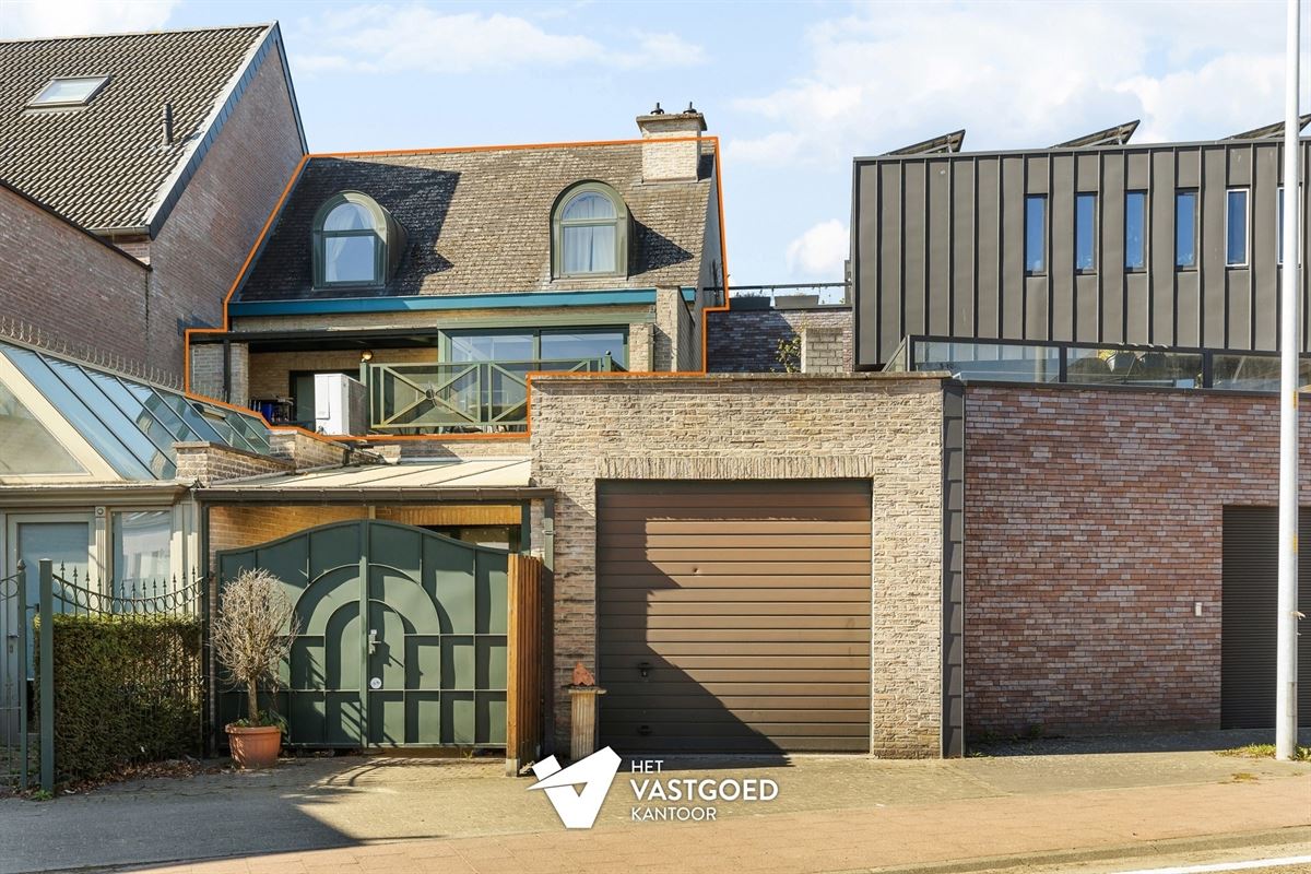 ZEER RUIM EN LICHTRIJK DUPLEX APPARTEMENT (149M²) MET 2 SLAAPKAMERS EN LEUKE VERANDA MET 2 TERRASSEN TE LAAKDAL