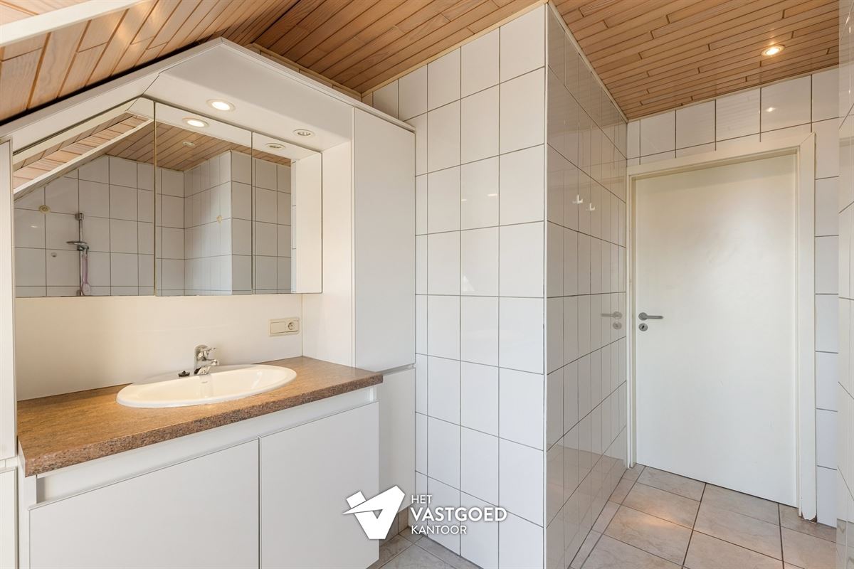 ZEER RUIM EN LICHTRIJK DUPLEX APPARTEMENT (149M²) MET 2 SLAAPKAMERS EN LEUKE VERANDA MET 2 TERRASSEN TE LAAKDAL