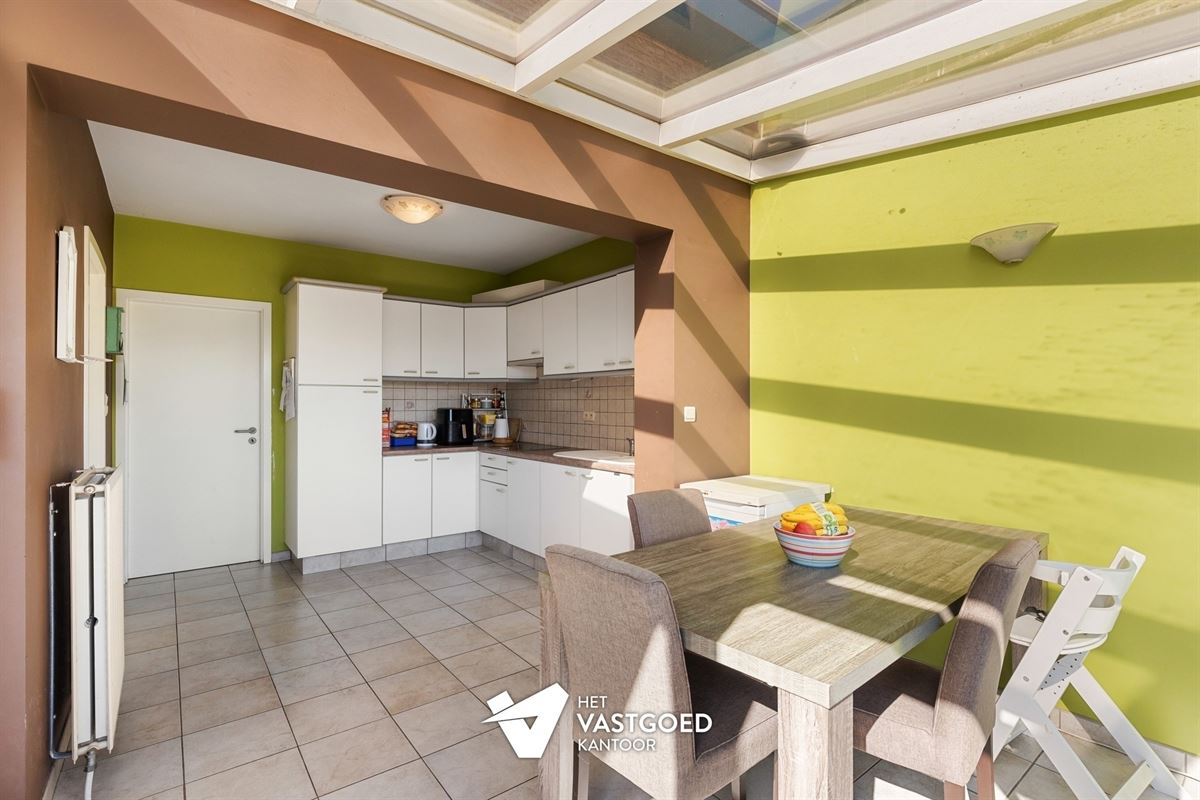ZEER RUIM EN LICHTRIJK DUPLEX APPARTEMENT (149M²) MET 2 SLAAPKAMERS EN LEUKE VERANDA MET 2 TERRASSEN TE LAAKDAL