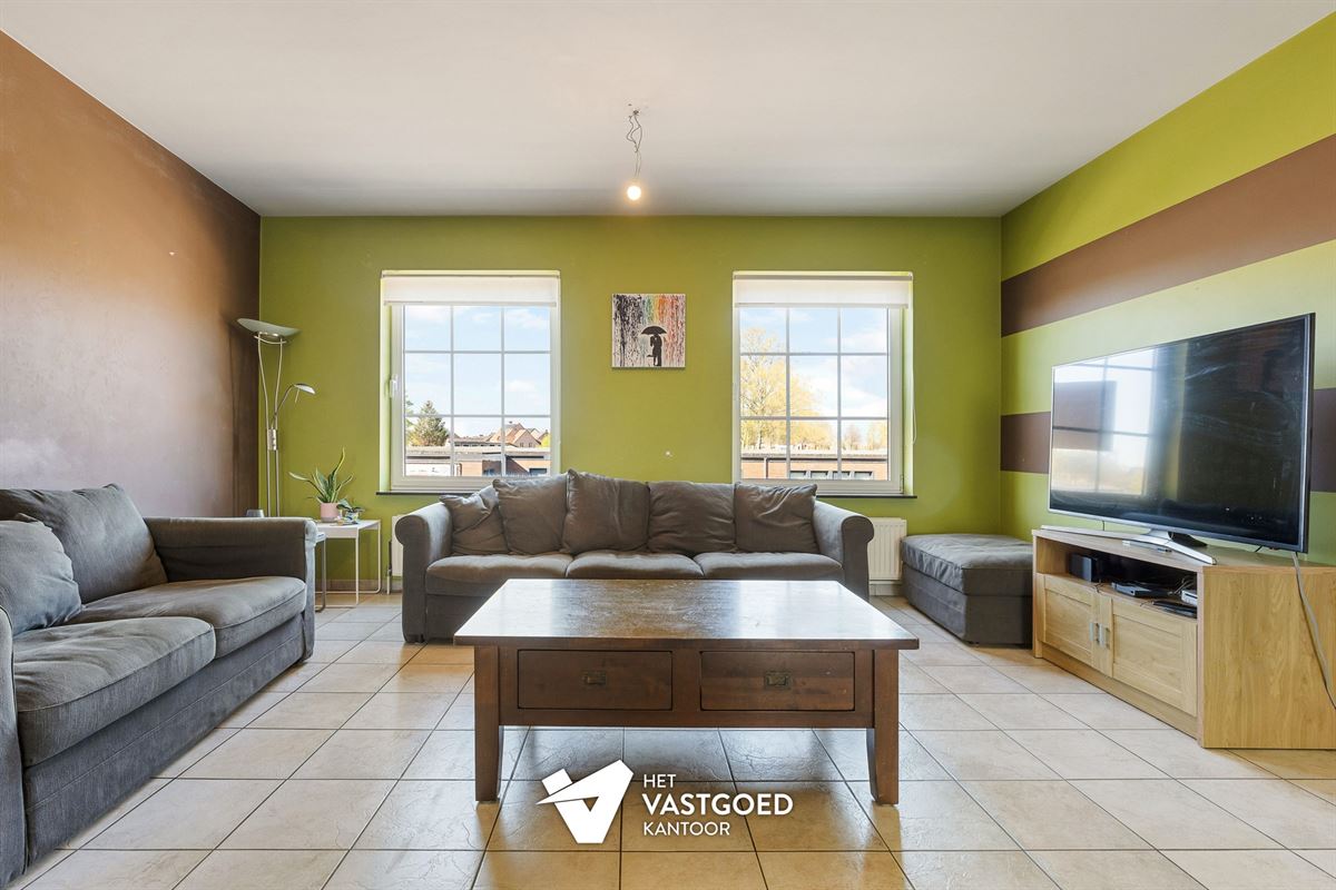 ZEER RUIM EN LICHTRIJK DUPLEX APPARTEMENT (149M²) MET 2 SLAAPKAMERS EN LEUKE VERANDA MET 2 TERRASSEN TE LAAKDAL