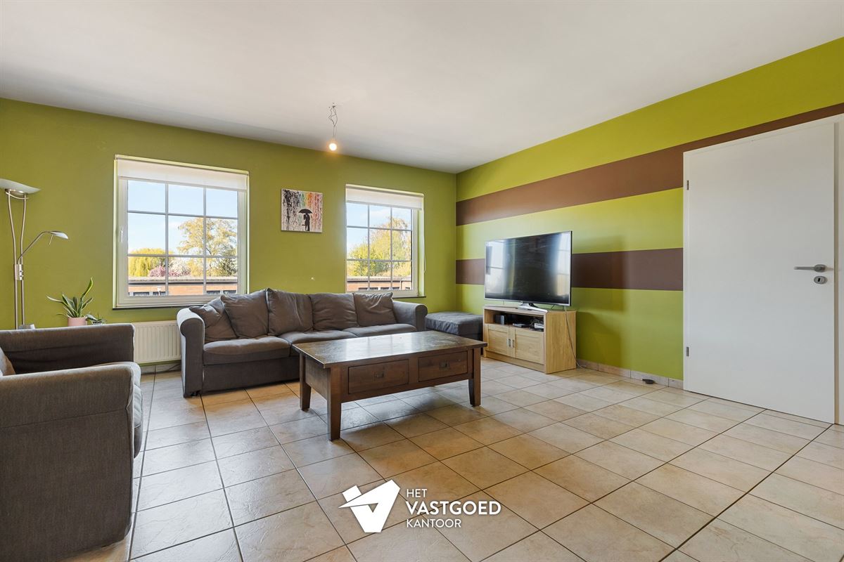 ZEER RUIM EN LICHTRIJK DUPLEX APPARTEMENT (149M²) MET 2 SLAAPKAMERS EN LEUKE VERANDA MET 2 TERRASSEN TE LAAKDAL