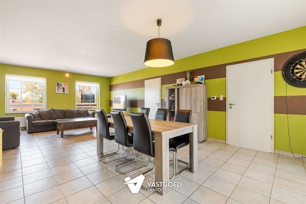 ZEER RUIM EN LICHTRIJK DUPLEX APPARTEMENT (149M²) MET 2 SLAAPKAMERS EN LEUKE VERANDA MET 2 TERRASSEN TE LAAKDAL