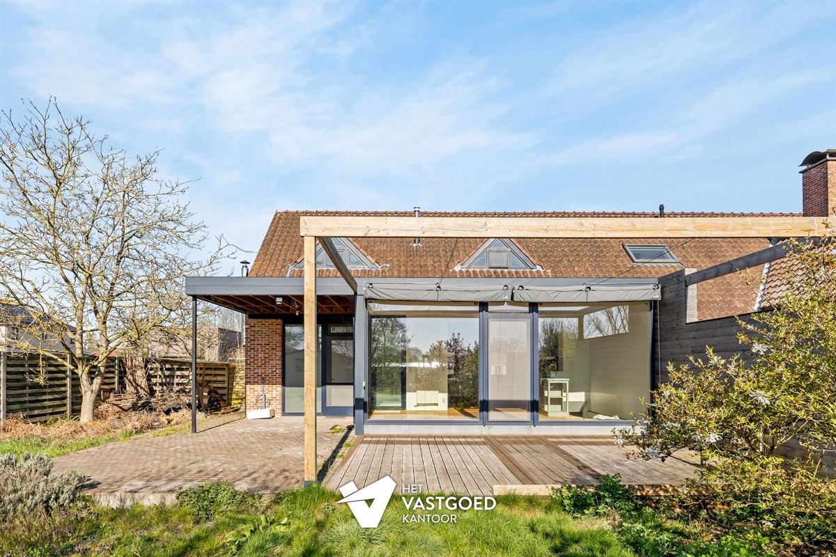 ZEER RUIME WONING MET TAL VAN MOGELIJKHEDEN OP BREED PERCEEL VAN 15 ARE TE KOERSEL