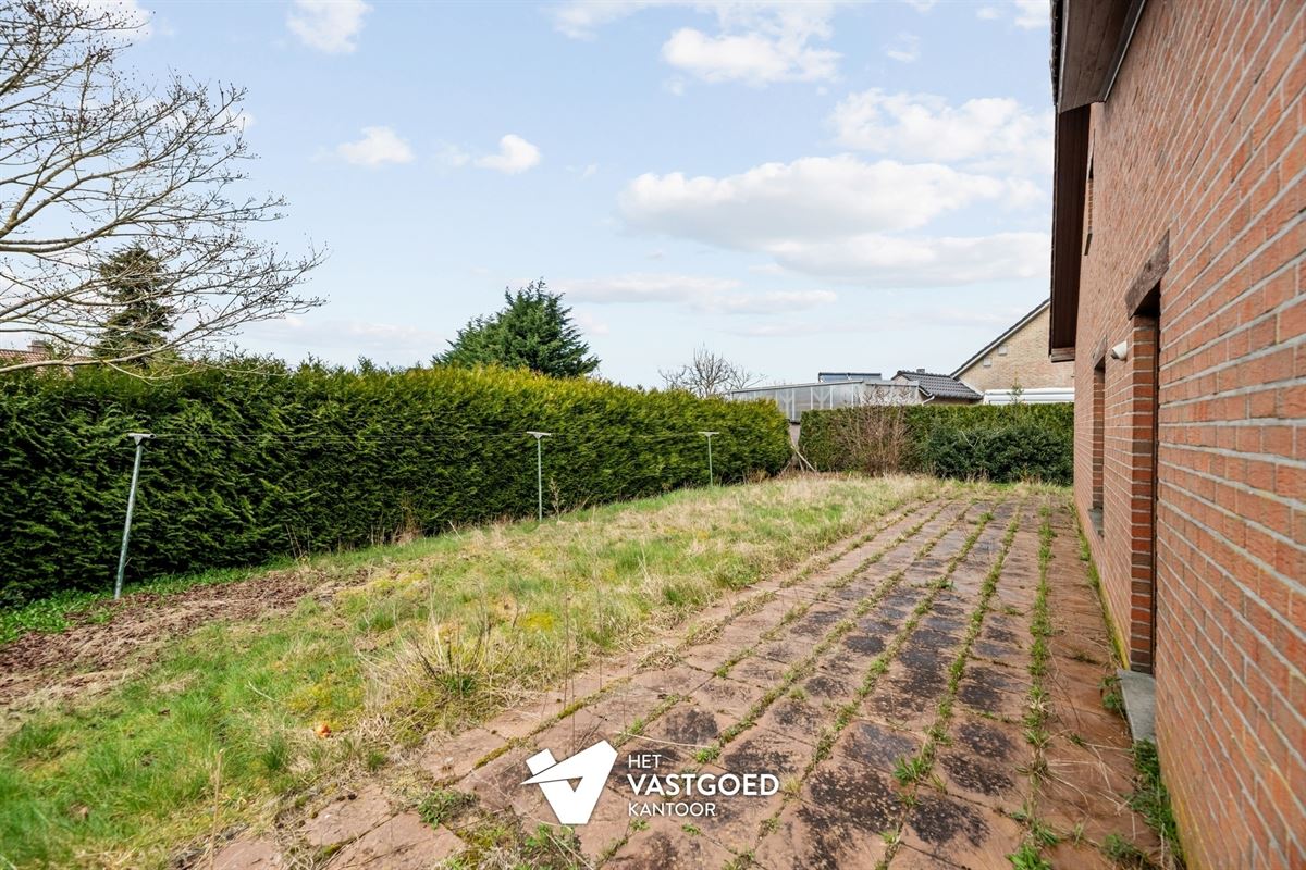 TE RENOVEREN WONING MET 3 SLAAPKAMERS RUSTIG GELEGEN OP EEN PERCEEL VAN 760M² TE LEOPOLDSBURG