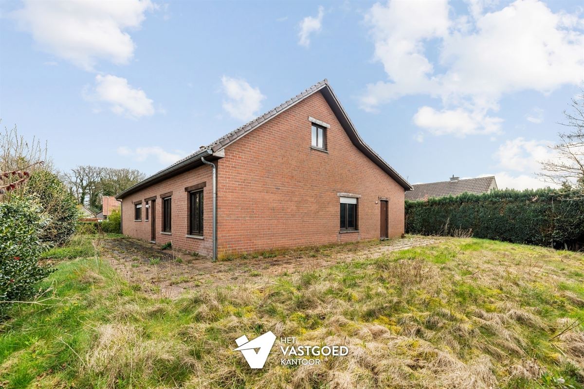 TE RENOVEREN WONING MET 3 SLAAPKAMERS RUSTIG GELEGEN OP EEN PERCEEL VAN 760M² TE LEOPOLDSBURG