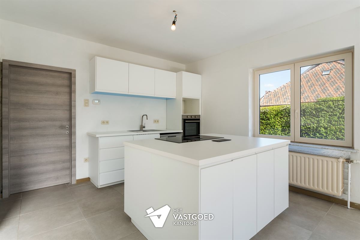 RECENT GERENOVEERDE RUIME WONING (220M²) MET 5 SLAAPKAMERS EN TUIN MET TUINKAMER TE BERINGEN
