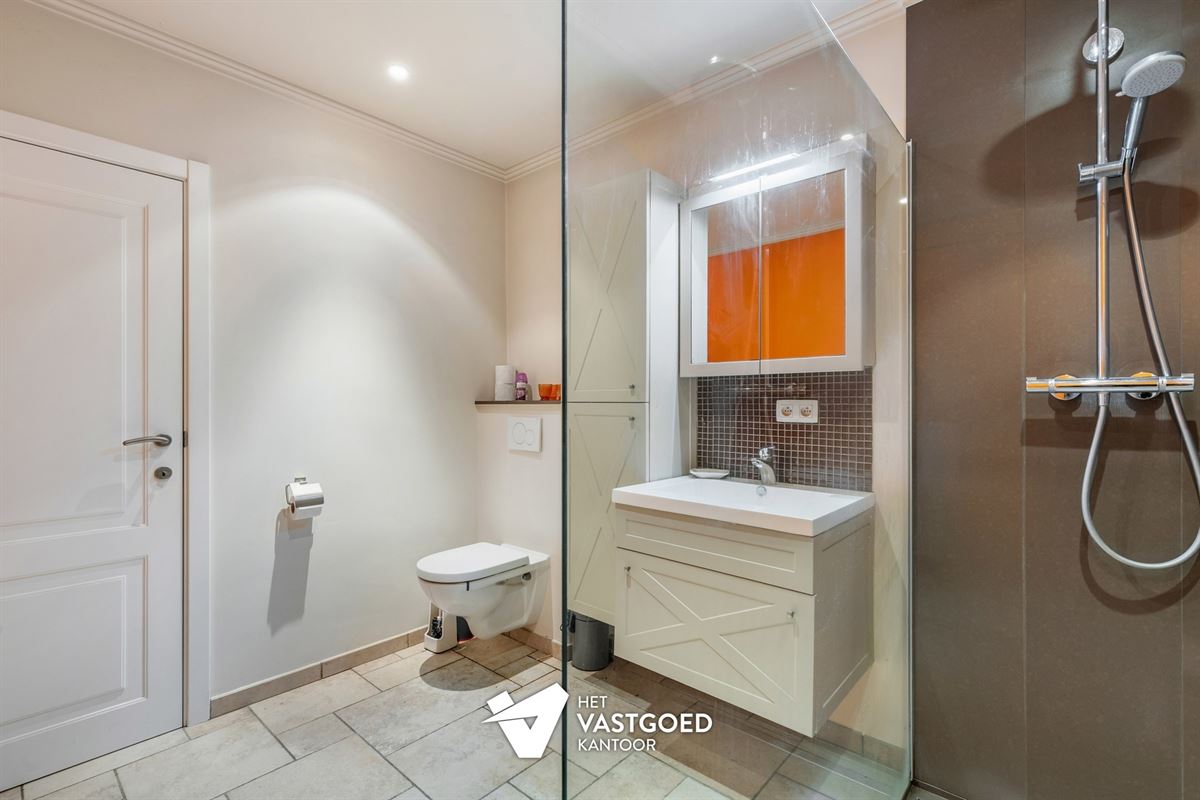 PERFECT ONDERHOUDEN GELIJKVLOERS APPARTEMENT (135M²) MET 2 SLAAPKAMERS + DRESSING EN TERRAS TE LAAKDAL