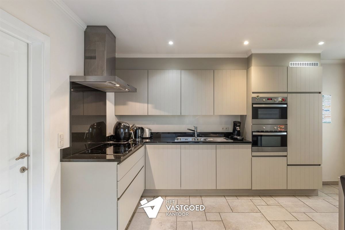 PERFECT ONDERHOUDEN GELIJKVLOERS APPARTEMENT (135M²) MET 2 SLAAPKAMERS + DRESSING EN TERRAS TE LAAKDAL
