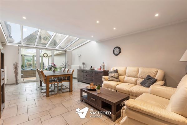 PERFECT ONDERHOUDEN GELIJKVLOERS APPARTEMENT (135M²) MET 2 SLAAPKAMERS + DRESSING EN TERRAS TE LAAKDAL