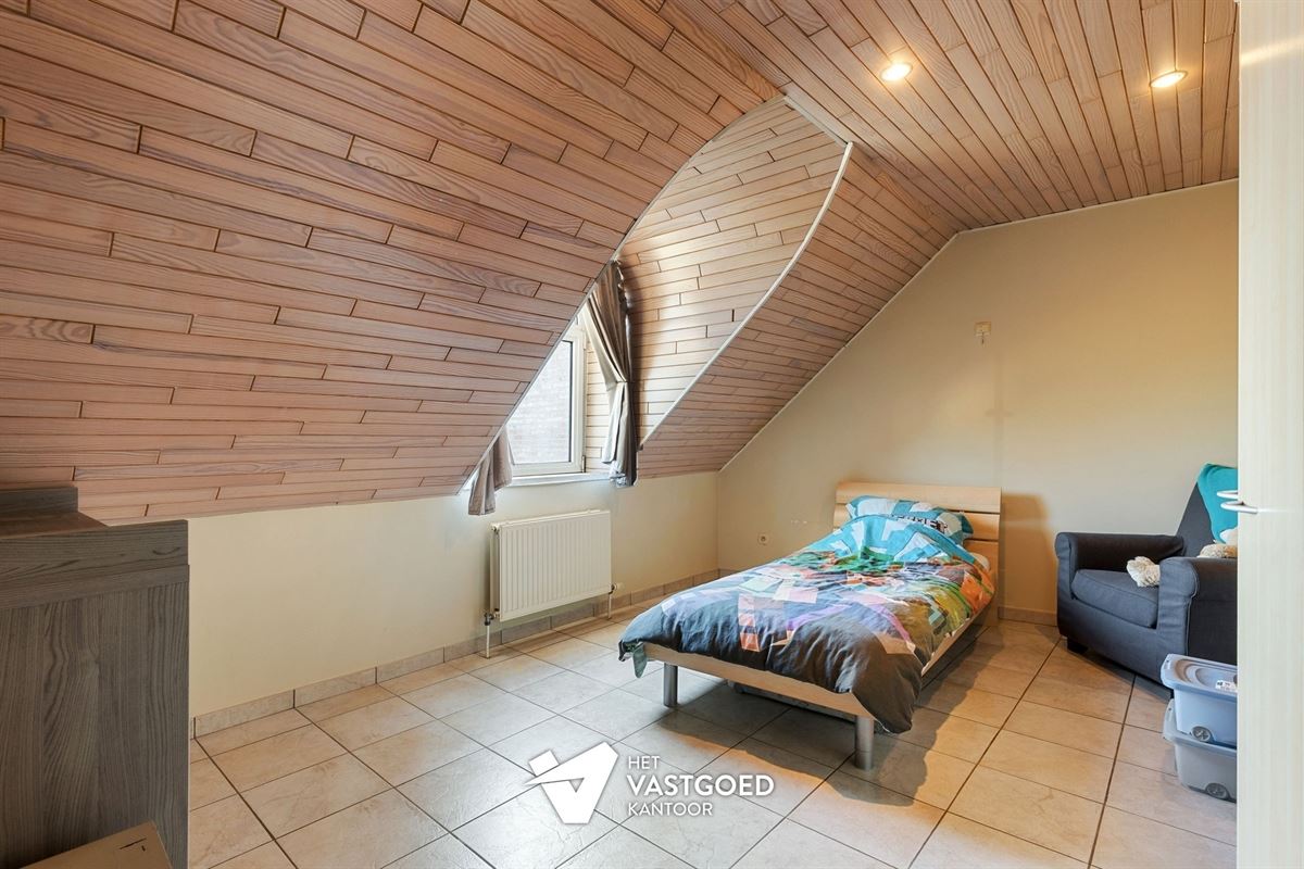 ZEER RUIM EN LICHTRIJK DUPLEX APPARTEMENT (149M²) MET 2 SLAAPKAMERS EN LEUKE VERANDA MET 2 TERRASSEN TE LAAKDAL