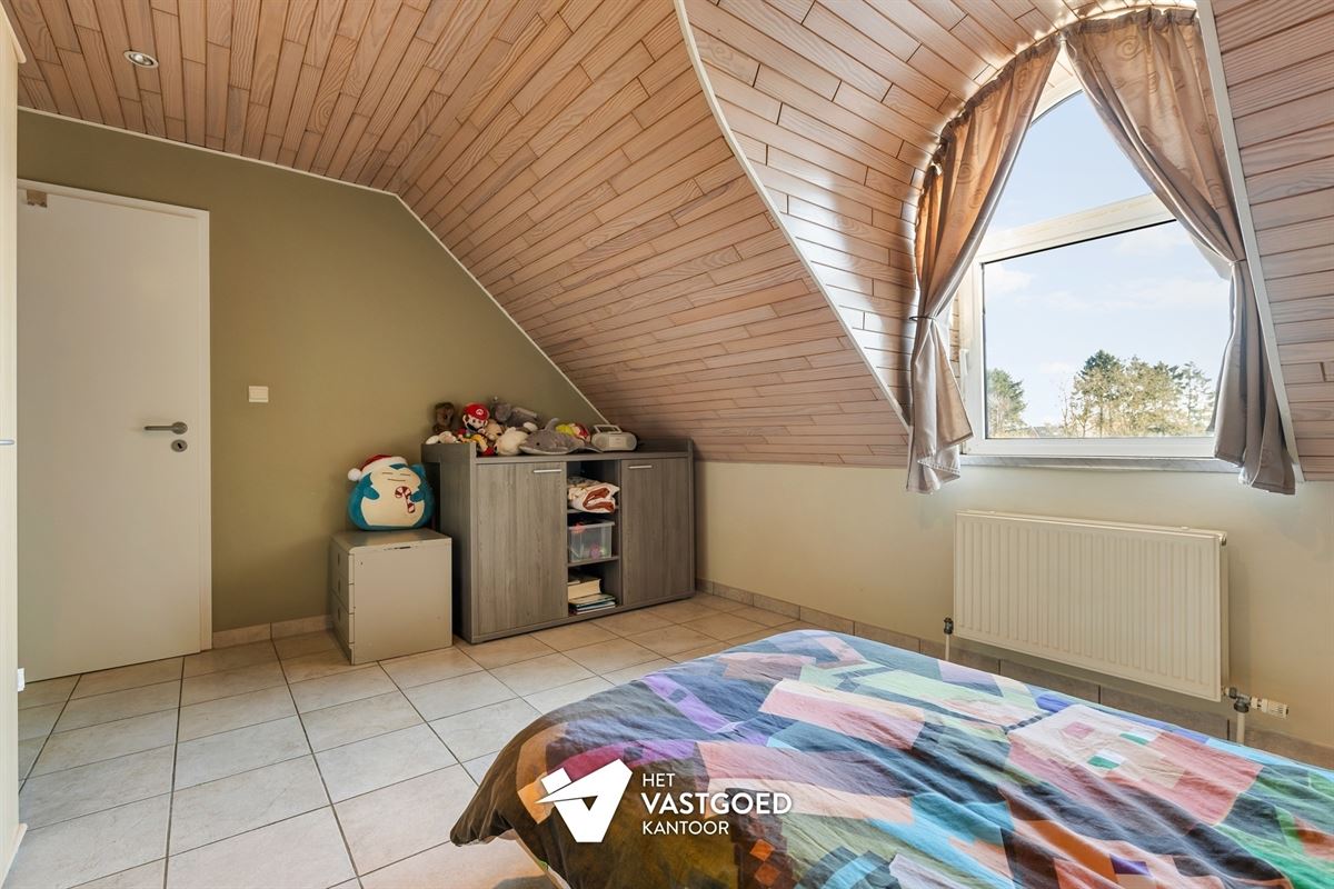 ZEER RUIM EN LICHTRIJK DUPLEX APPARTEMENT (149M²) MET 2 SLAAPKAMERS EN LEUKE VERANDA MET 2 TERRASSEN TE LAAKDAL