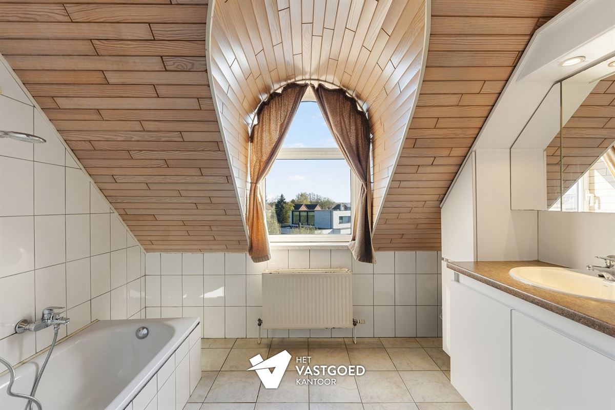 ZEER RUIM EN LICHTRIJK DUPLEX APPARTEMENT (149M²) MET 2 SLAAPKAMERS EN LEUKE VERANDA MET 2 TERRASSEN TE LAAKDAL