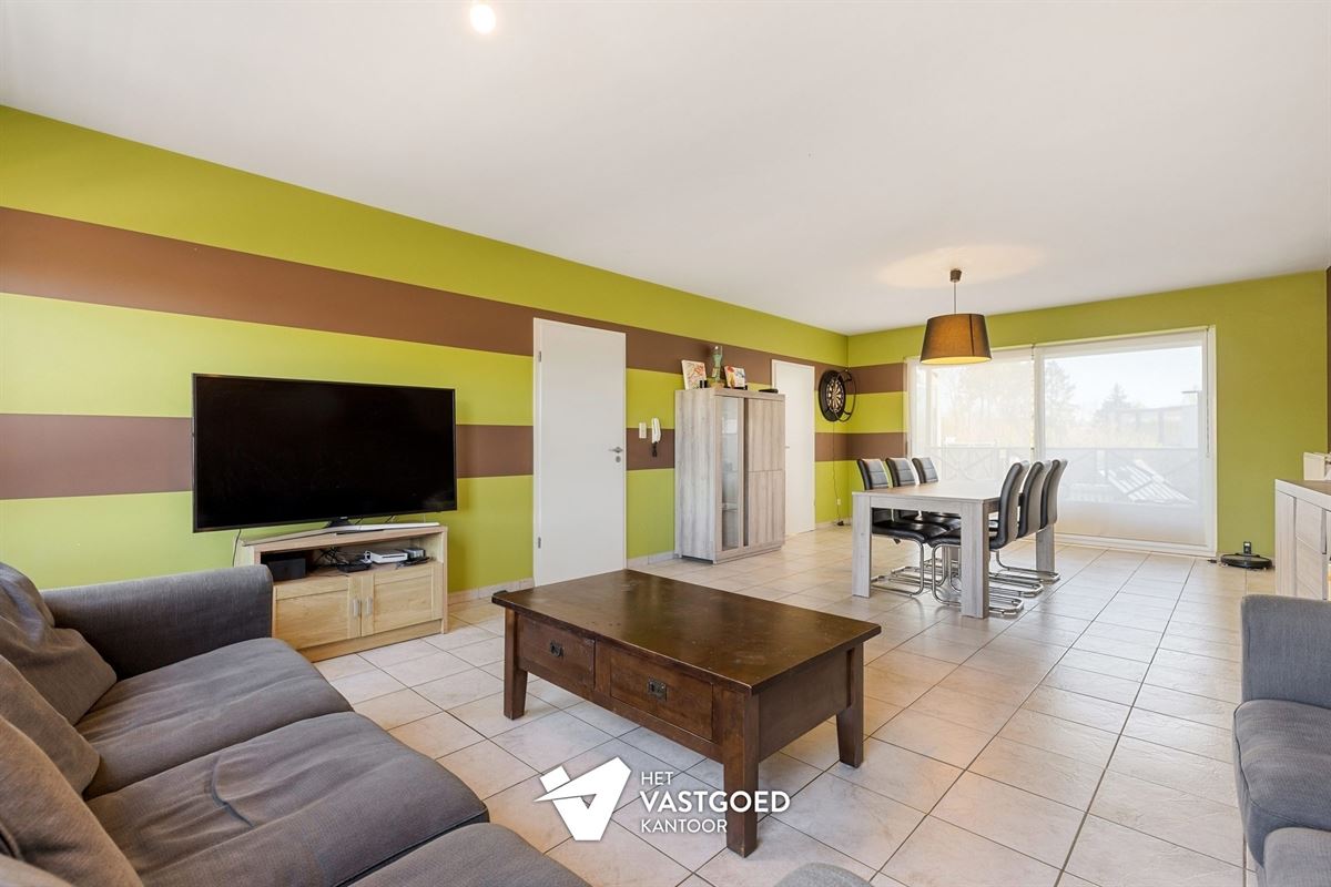 ZEER RUIM EN LICHTRIJK DUPLEX APPARTEMENT (149M²) MET 2 SLAAPKAMERS EN LEUKE VERANDA MET 2 TERRASSEN TE LAAKDAL