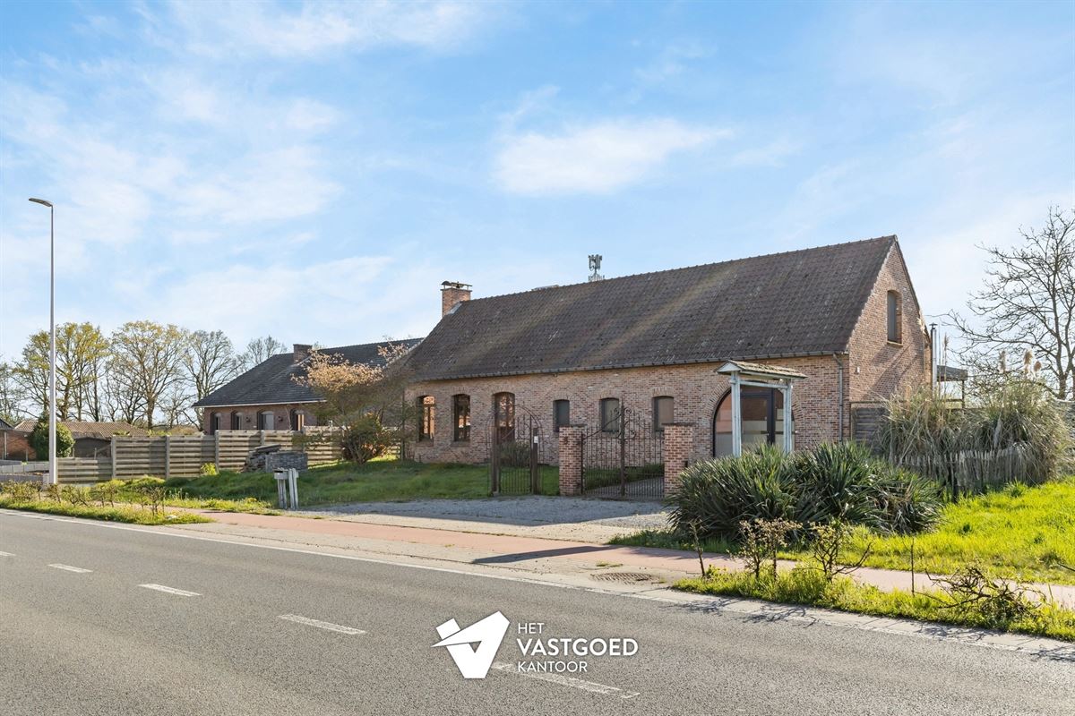 ZEER RUIME WONING MET TAL VAN MOGELIJKHEDEN OP BREED PERCEEL VAN 15 ARE TE KOERSEL